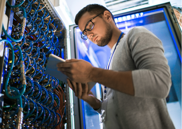 IT Specialist analyzing data from a data server